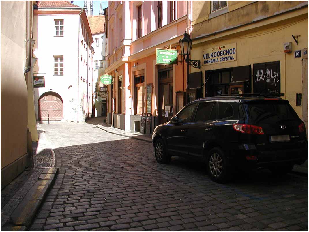  Vidte, jsou tu i parkovac msta pro rezidenty...... - (foto ut 28.3.2017 - Autor: J.V.)