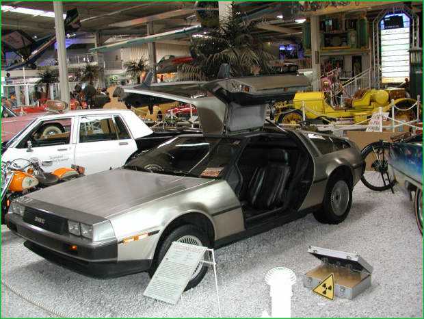  DeLorean v cel krse. Jen zasunout palivov lnky a vyrazit do filmu Nvrat do budoucnosti 4. 